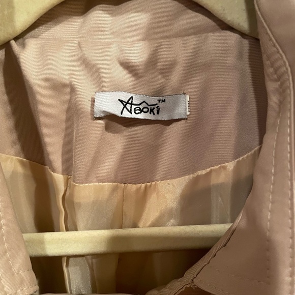 Elegant Beige Double-Breasted Women's Trench Coat - Picture 5 of 7